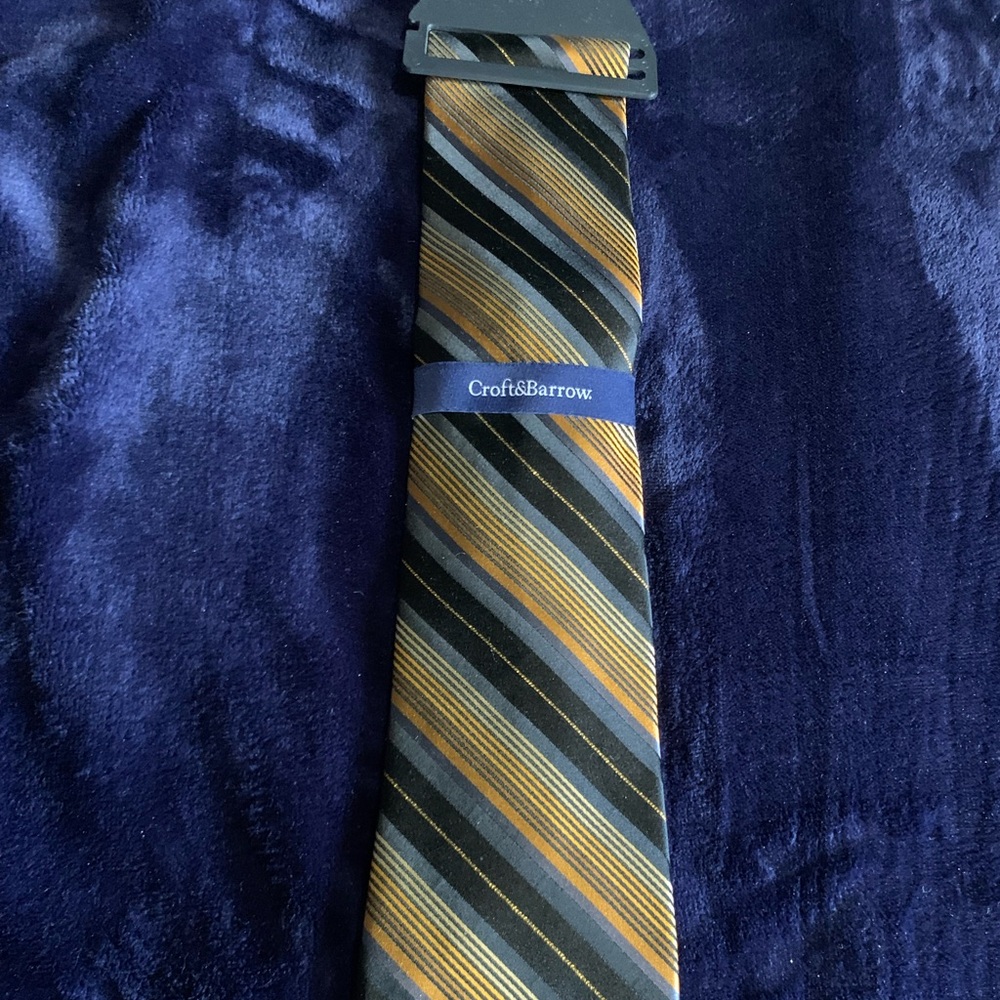 Croft & Barrow Black and Gold Striped Tie. NWT